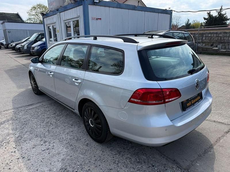 Gebraucht VW Passat Trendline 140 PS (102 kW) 2012 Reflexsilber Kombi
