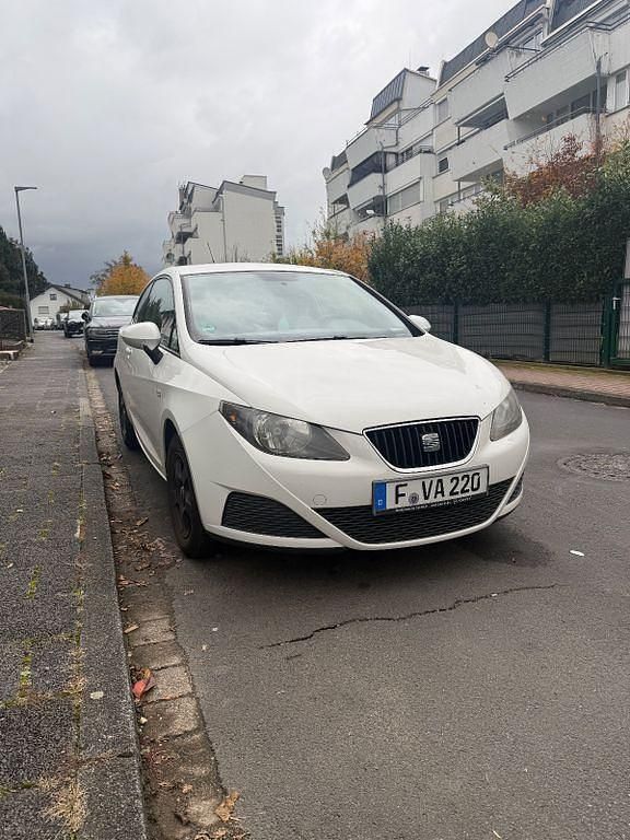 Weiß Gebraucht 2011 Seat Ibiza SC Kleinwagen | 4.400 € (Fairer Preis) - Bild 1/4