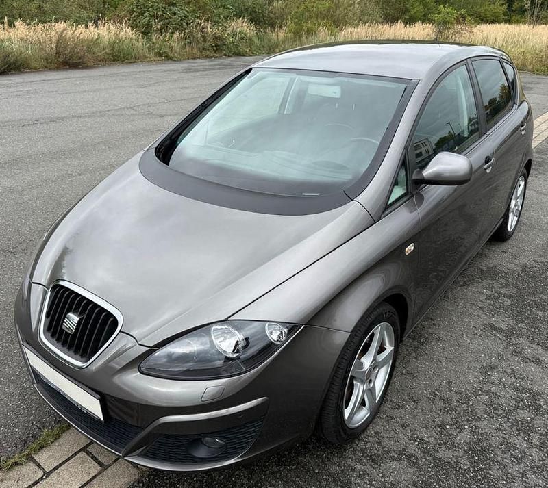Grau Gebraucht 2015 Seat Altea 4You Van / Kleinbus | 8.500 € (Etwas zu teuer) - Bild 1/4