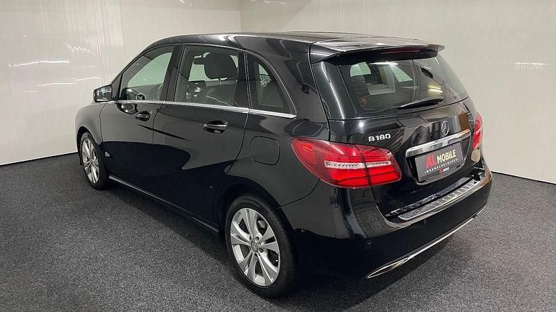Gebraucht Mercedes B180 122 PS (89 kW) 2016 Schwarz Kleinwagen