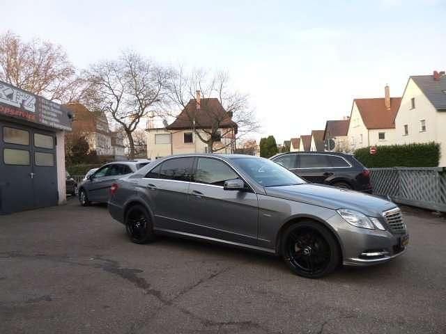 Gebraucht Mercedes E200 184 PS (135 kW) 2011 Grau Limousine