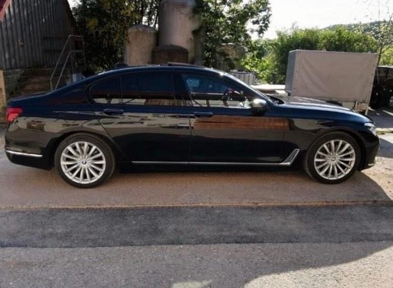 Gebraucht BMW 740 326 PS (239 kW) 2018 Schwarz Limousine
