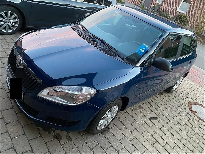Gebraucht Skoda Fabia 60 PS (44 kW) 2013 Blau Kleinwagen
