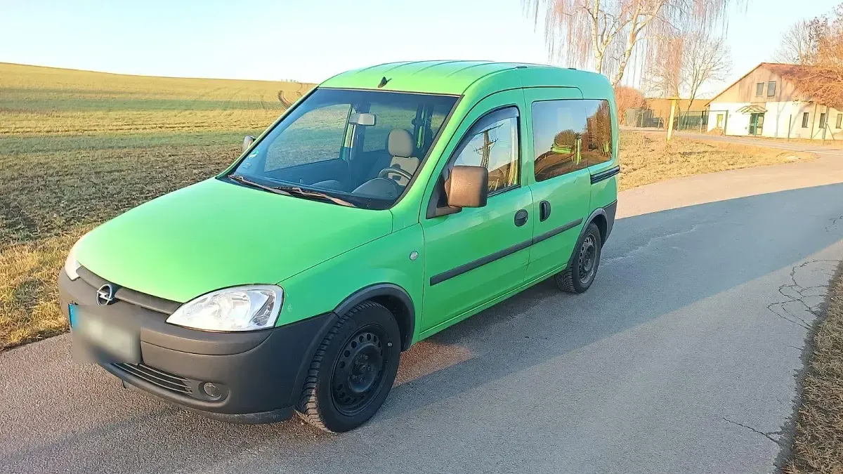 Usata Opel Combo 101 CV (74 kW) 2010 Verde Monovolume