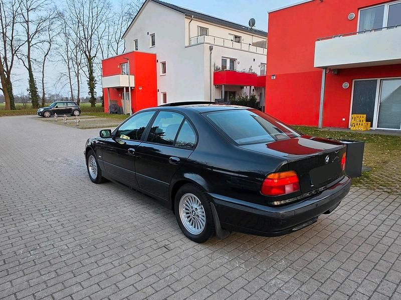 Gebraucht BMW 528 193 PS (141 kW) 2000 Schwarz Limousine