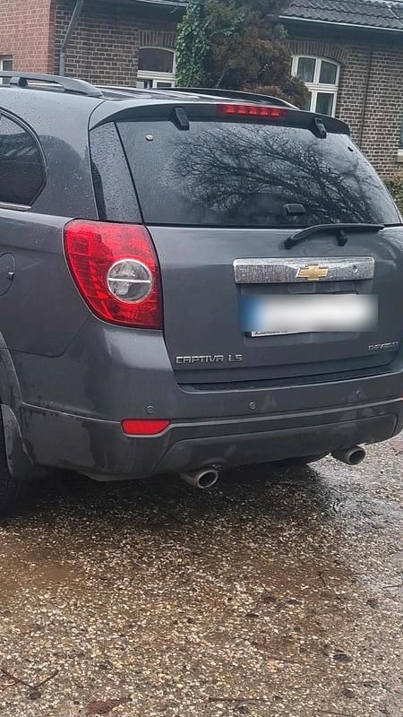 Gebraucht Chevrolet Captiva 136 PS (100 kW) 2011 Grau SUV