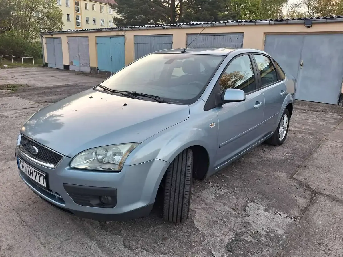 Używany Ford Focus Ghia 116 KM (85 kW) 2006 Niebieski Sedan/Limuzyna