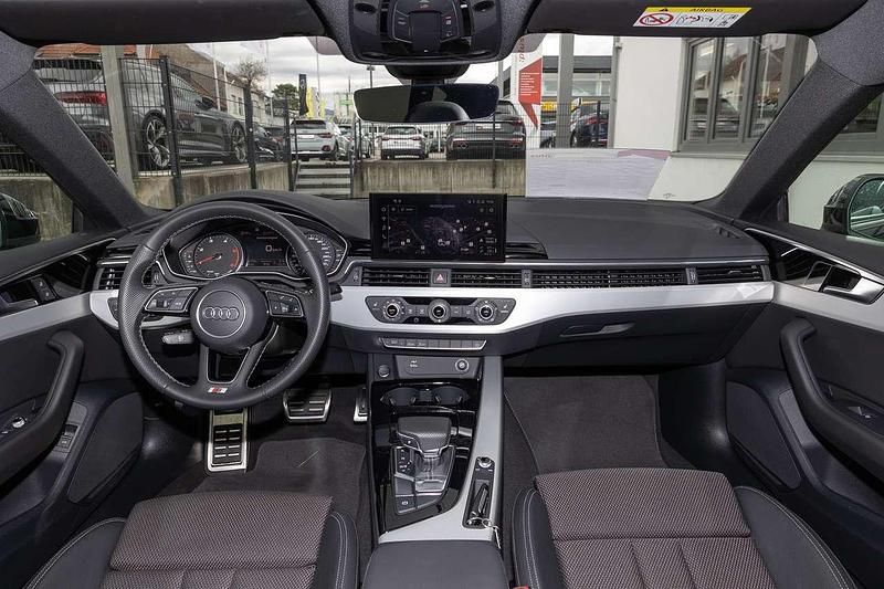 Gebraucht Audi A5 Sportback S-Line 163 PS (119 kW) 2023 Mythosschwarz metallic Kleinwagen