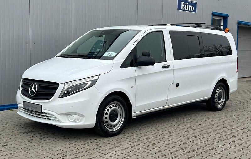 9147 lackfarbe arktikweiß Gebraucht 2021 Mercedes Vito Van / Kleinbus | 19.999 € - Bild 1/4