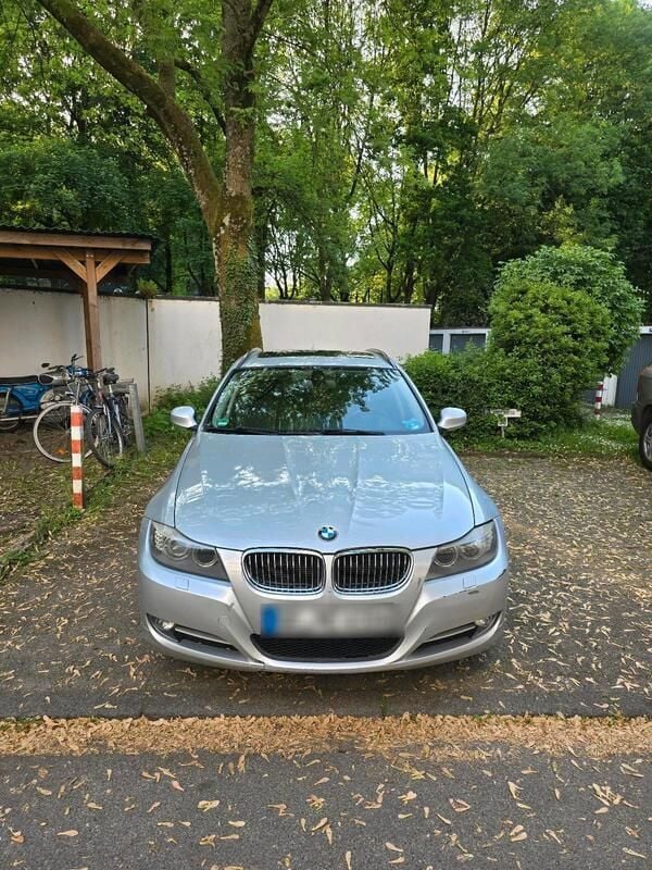 Grau Gebraucht 2012 BMW 320 Kombi | 5.250 € (Superpreis) - Bild 1/4