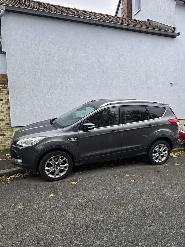 Gebraucht Ford Kuga Titanium 179 PS (131 kW) 2015 Grau SUV