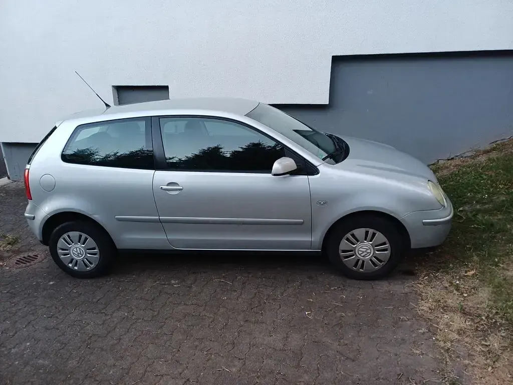 Gebraucht VW Polo Basis 64 PS (47 kW) 2004 Silber Kleinwagen