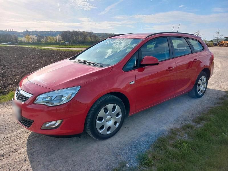 Gebraucht Opel Astra 131 PS (96 kW) 2012 Rot Kombi