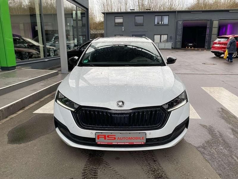 Gebraucht Skoda Octavia First Edition 150 PS (110 kW) 2021 Moonweiss metallic Kombi