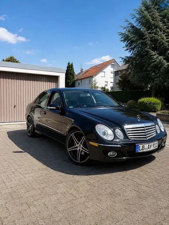 Gebraucht Mercedes E230 Elegance 204 PS (150 kW) 2008 Schwarz Limousine