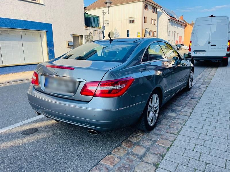 Gebraucht Mercedes E350 265 PS (194 kW) 2012 Grau Coupé