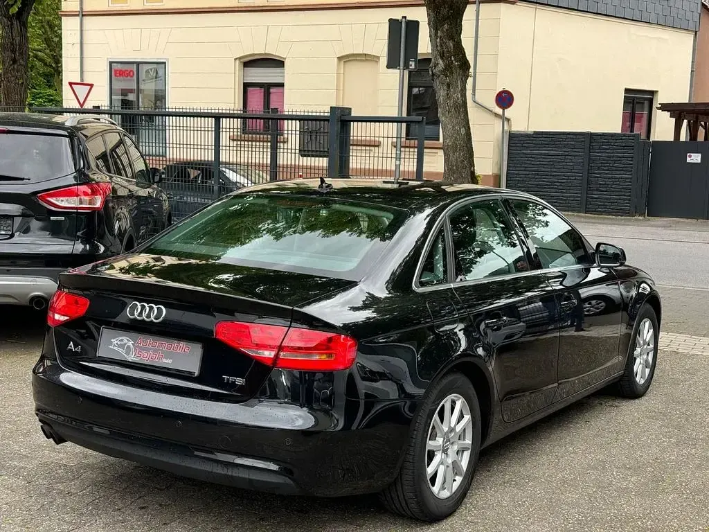 Używany Audi A4 Attraction 170 KM (125 kW) 2012 Czarny Sedan/Limuzyna
