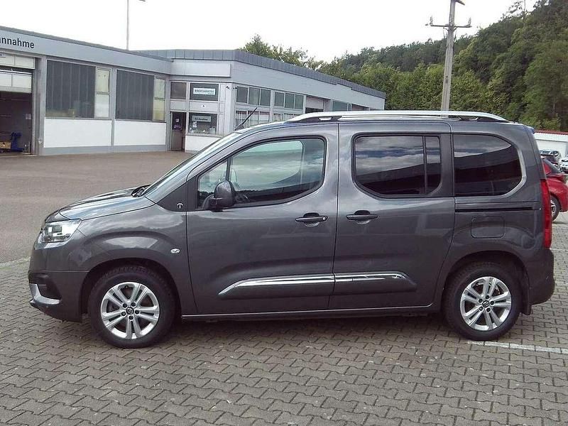 Gebraucht Toyota Proace Verso Team 131 PS (96 kW) 2020 Grau metallic Kombi