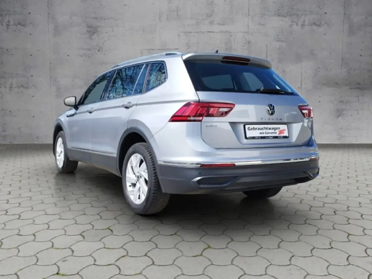 Gebraucht VW Tiguan Allspace Life 150 PS (110 kW) 2022 Silber SUV