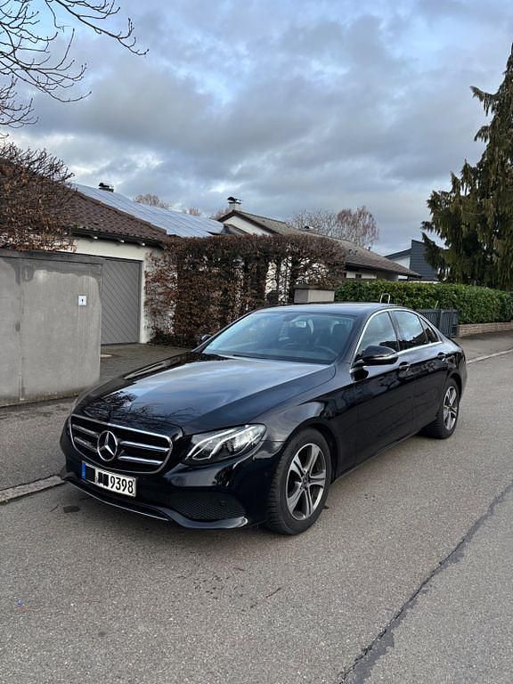 Gebraucht Mercedes E220 194 PS (142 kW) 2020 Schwarz Limousine