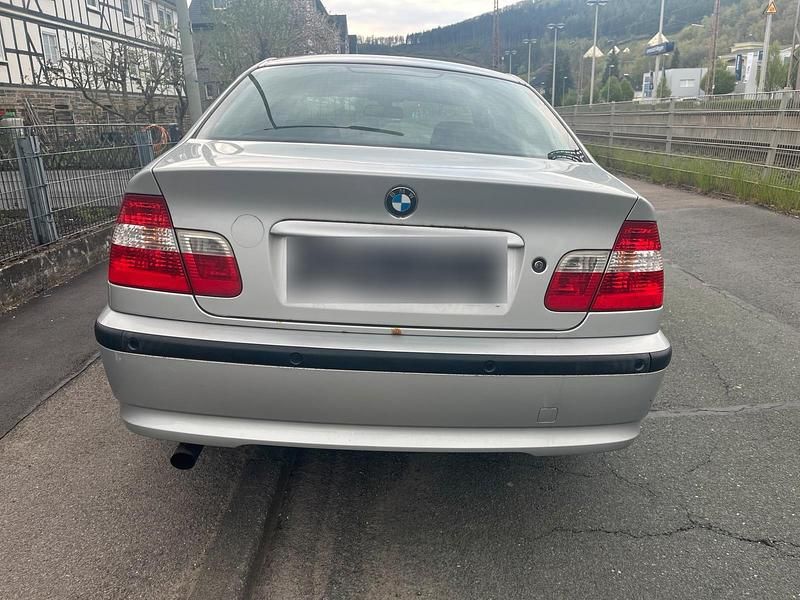 Second-hand BMW 318 143 CP (105 kW) 2003 Argintiu Berlinǎ