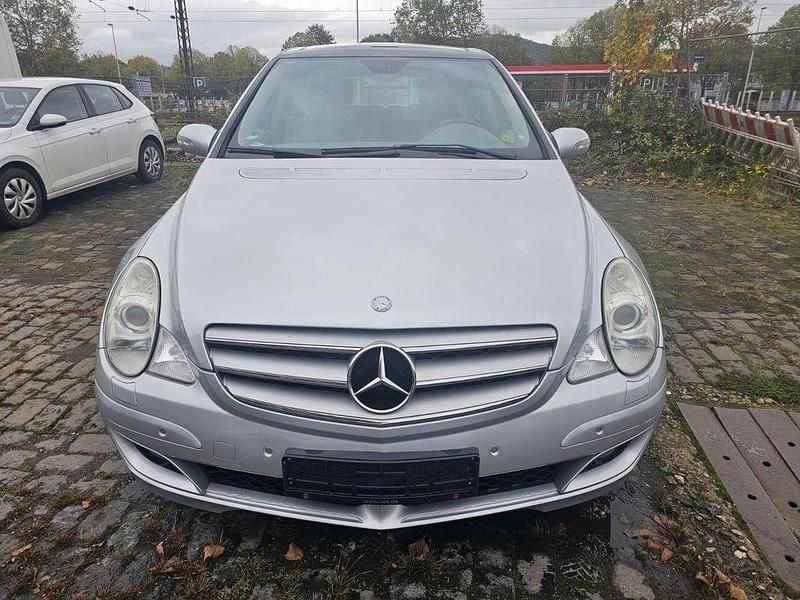 Silber Gebraucht 2006 Mercedes R320 Van / Kleinbus | 6.500 € (Fairer Preis) - Bild 1/4