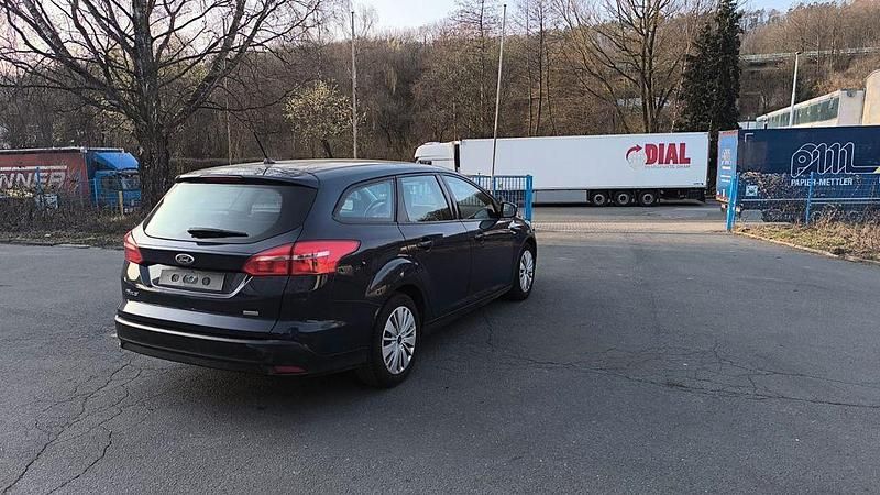 Gebraucht Ford Focus Trend 101 PS (74 kW) 2018 Blau Limousine