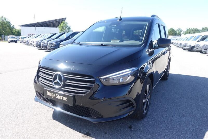 Schwarz Gebraucht 2025 Mercedes T180 Progressive Van / Kleinbus | 33.350 € (Teuer) - Bild 1/4