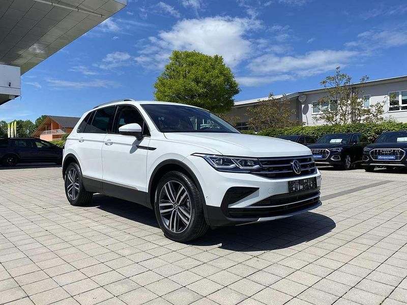 Pure white Gebraucht 2021 VW Tiguan Elegance SUV | 28.440 € (Fairer Preis) - Bild 1/4