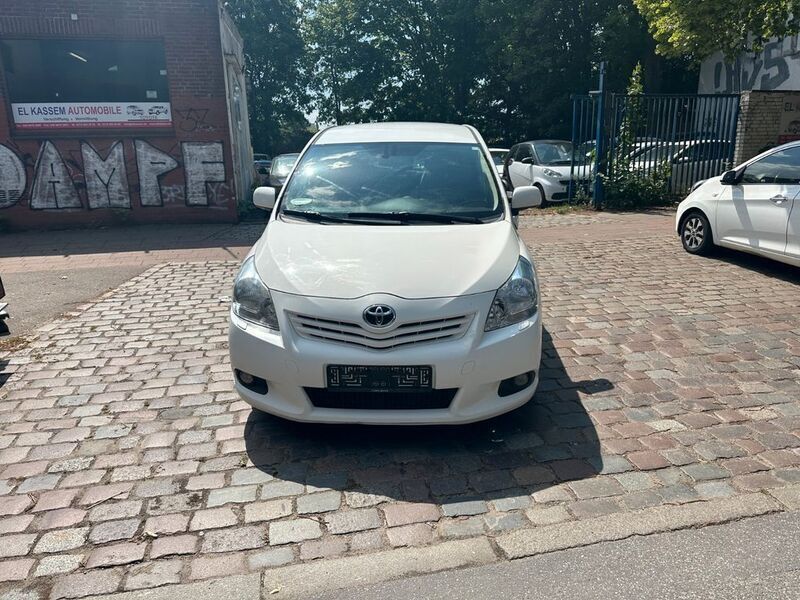 Gebraucht Toyota Verso Life 150 PS (110 kW) 2011 Weiß Van / Kleinbus