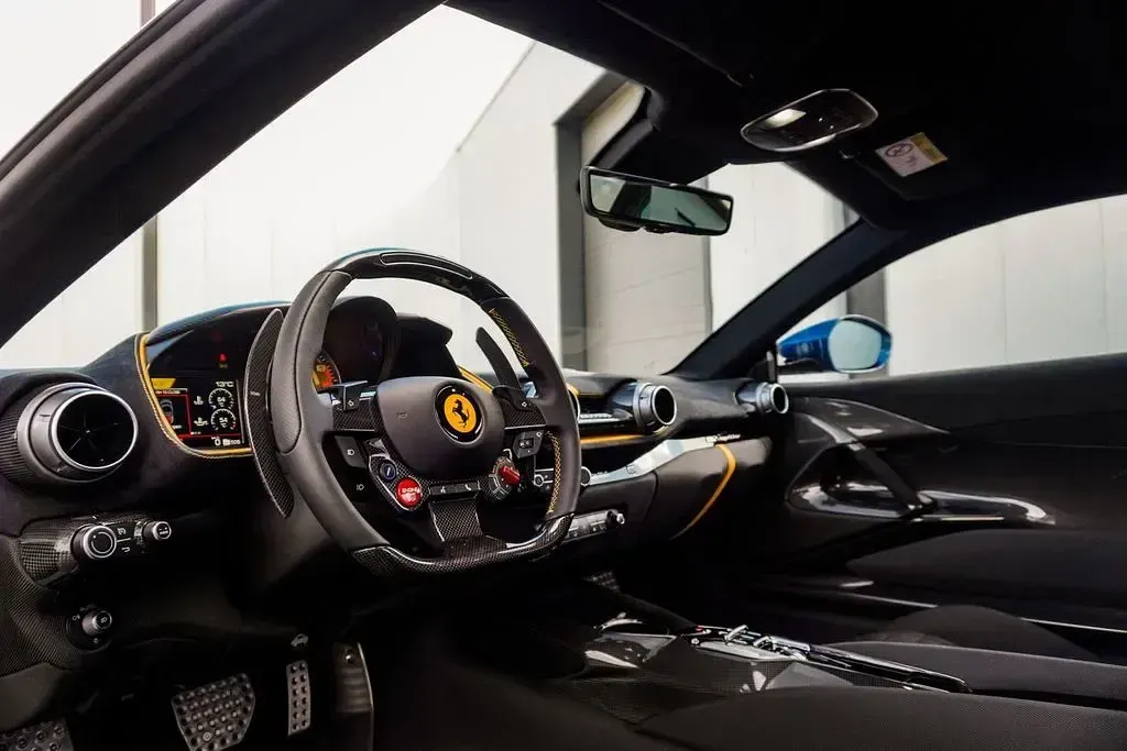 Second-hand Ferrari 812 829 CP (609 kW) 2023 Albastru
