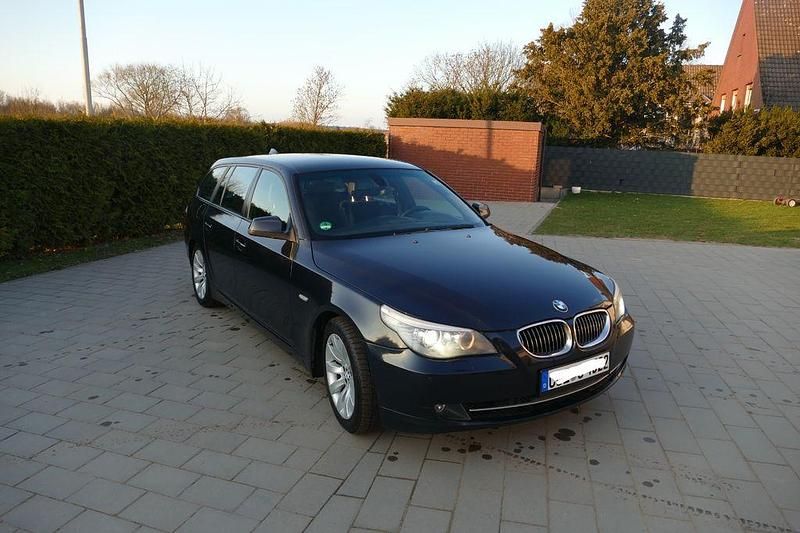 Gebraucht BMW 525 197 PS (144 kW) 2010 Blau Kombi
