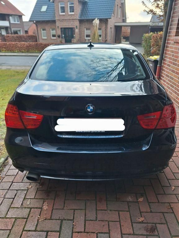 Gebraucht BMW 320 170 PS (125 kW) 2009 Schwarz Limousine