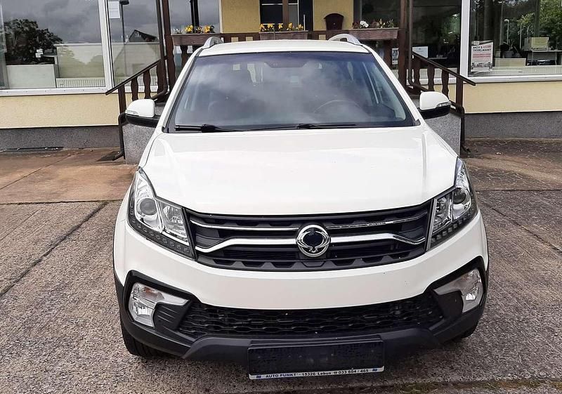 Weiß Gebraucht 2018 Ssangyong (KGM) Korando Crystal SUV | 16.850 € (Teuer) - Bild 1/4