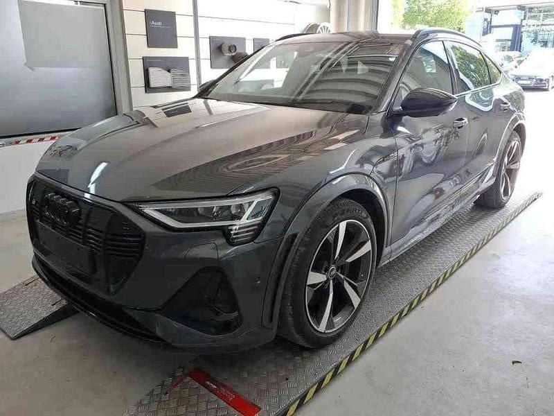 Daytonagrau perleffekt Gebraucht 2022 Audi e-tron SUV | 42.990 € (Fairer Preis) - Bild 1/2