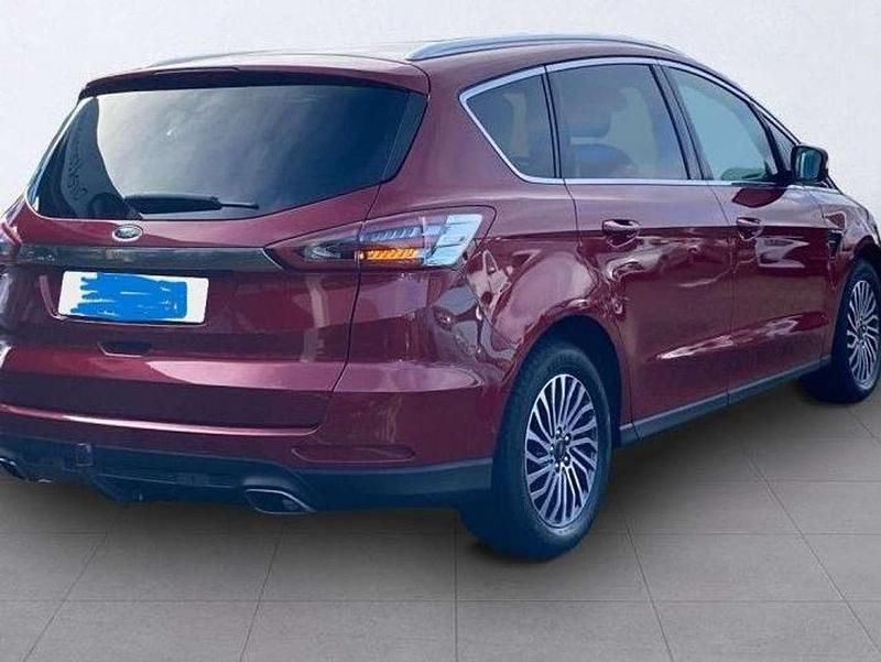 Gebraucht Ford S-MAX Titanium 190 PS (139 kW) 2018 Rot Van / Kleinbus