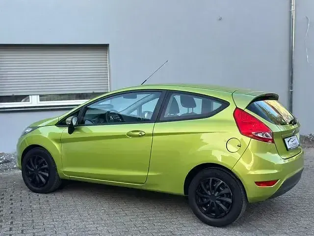 Gebraucht Ford Fiesta Trend 60 PS (44 kW) 2012 Grün Limousine