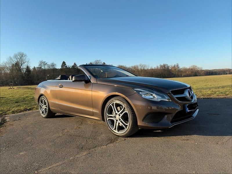Gebraucht Mercedes E220 170 PS (125 kW) 2014 Braun Cabrio