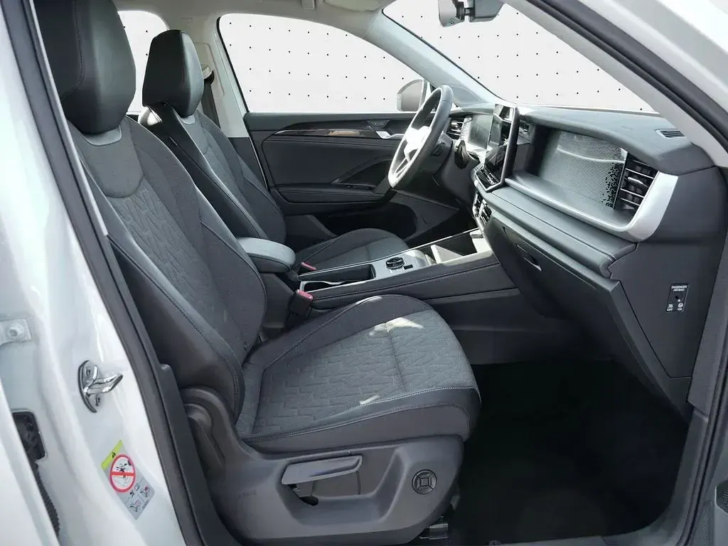 Gebraucht VW Tayron Life 150 PS (110 kW) 2025 Oryxweiß perlmutteffekt SUV