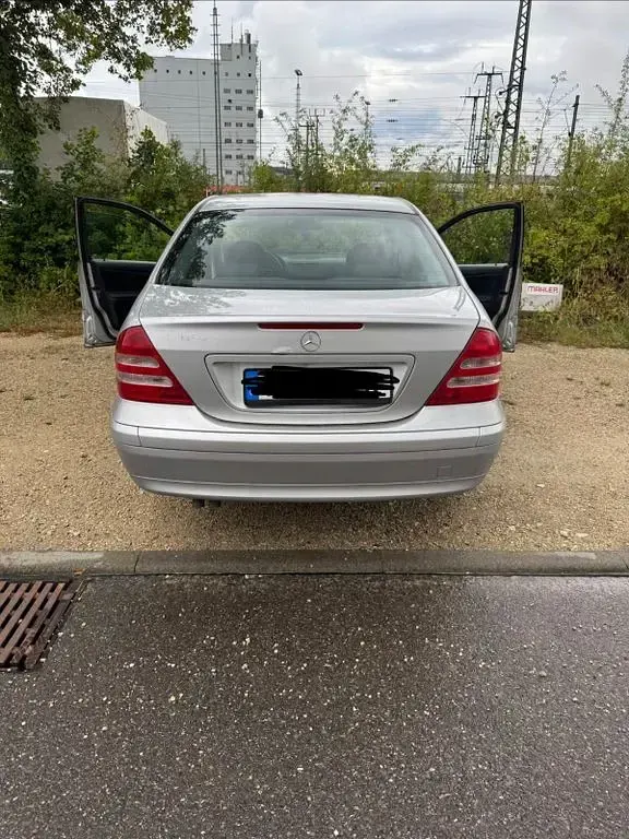 Gebraucht Mercedes C200 Classic 163 PS (119 kW) 2000 Silber Limousine