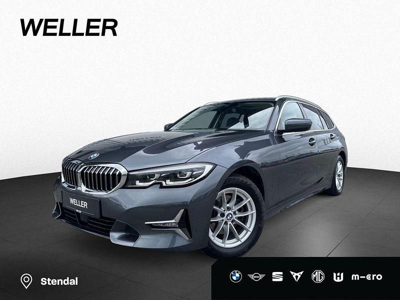 Mineralgrau (grau) Gebraucht 2020 BMW 320 Luxury Line Kombi | 31.590 € (Fairer Preis) - Bild 1/4