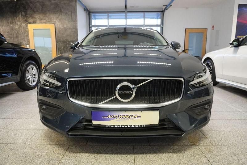 Gebraucht Volvo V60 Momentum 150 PS (110 kW) 2019 Blau Kombi