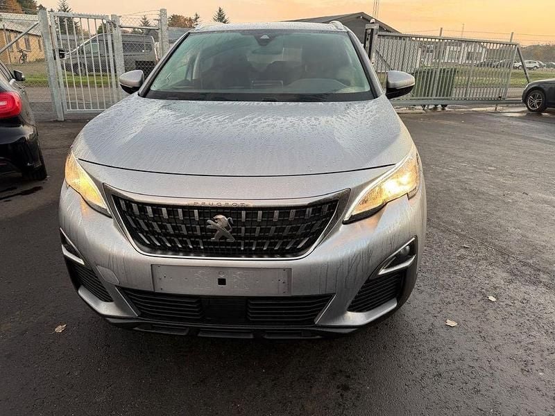 Grau Gebraucht 2018 Peugeot 3008 Active SUV | 7.600 € (Fairer Preis) - Bild 1/4