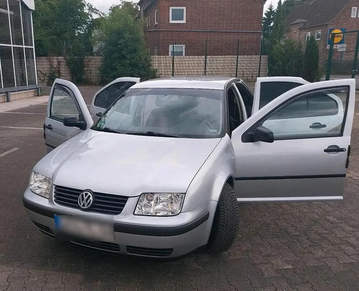 Gebraucht VW Bora 102 PS (75 kW) 2001 Silber Limousine