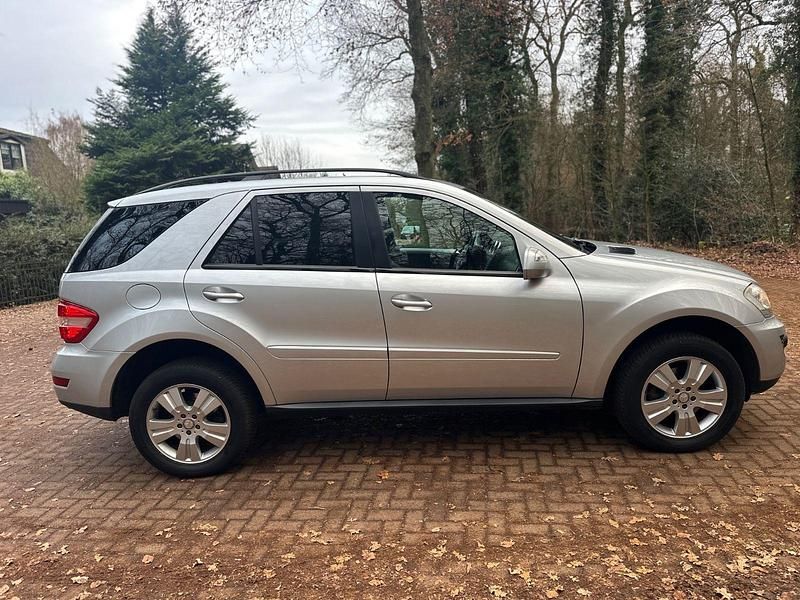 Gebraucht Mercedes ML320 224 PS (164 kW) 2008 Silber SUV