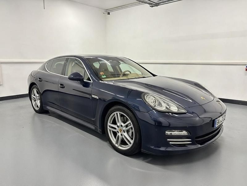 Gebraucht Porsche Panamera 400 PS (294 kW) 2011 Blau Kleinwagen