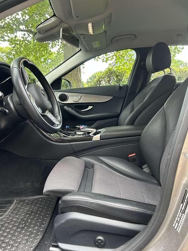 Gebraucht Mercedes C300e Avantgarde 320 PS (235 kW) 2020 Silber Kombi