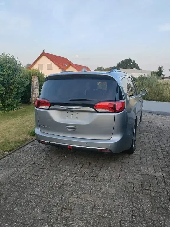 Gebraucht Chrysler Pacifica 291 PS (214 kW) 2017 Silber Van / Kleinbus
