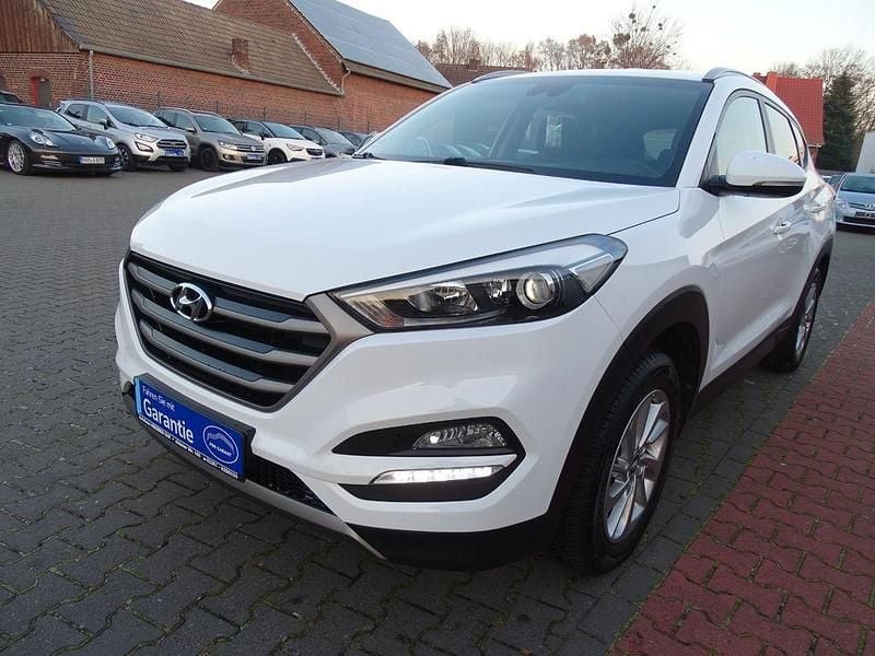 Weiß Gebraucht 2016 Hyundai Tucson Intro Edition SUV | 13.980 € (Fairer Preis) - Bild 1/4