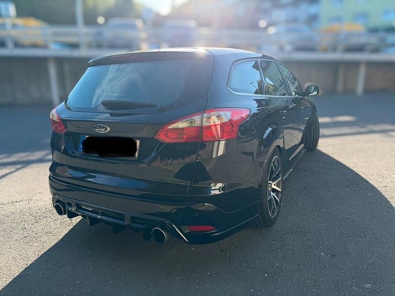 Gebraucht Ford Focus 182 PS (133 kW) 2014 Schwarz Kombi